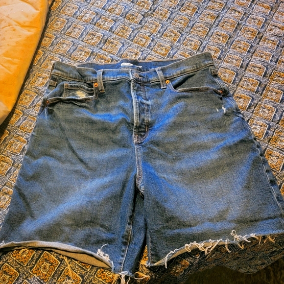 Old Navy hire-rise distressed shorts size 16 - Picture 5 of 6